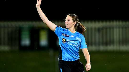 Back injury rules Darcie Brown out of WBBL 2026  