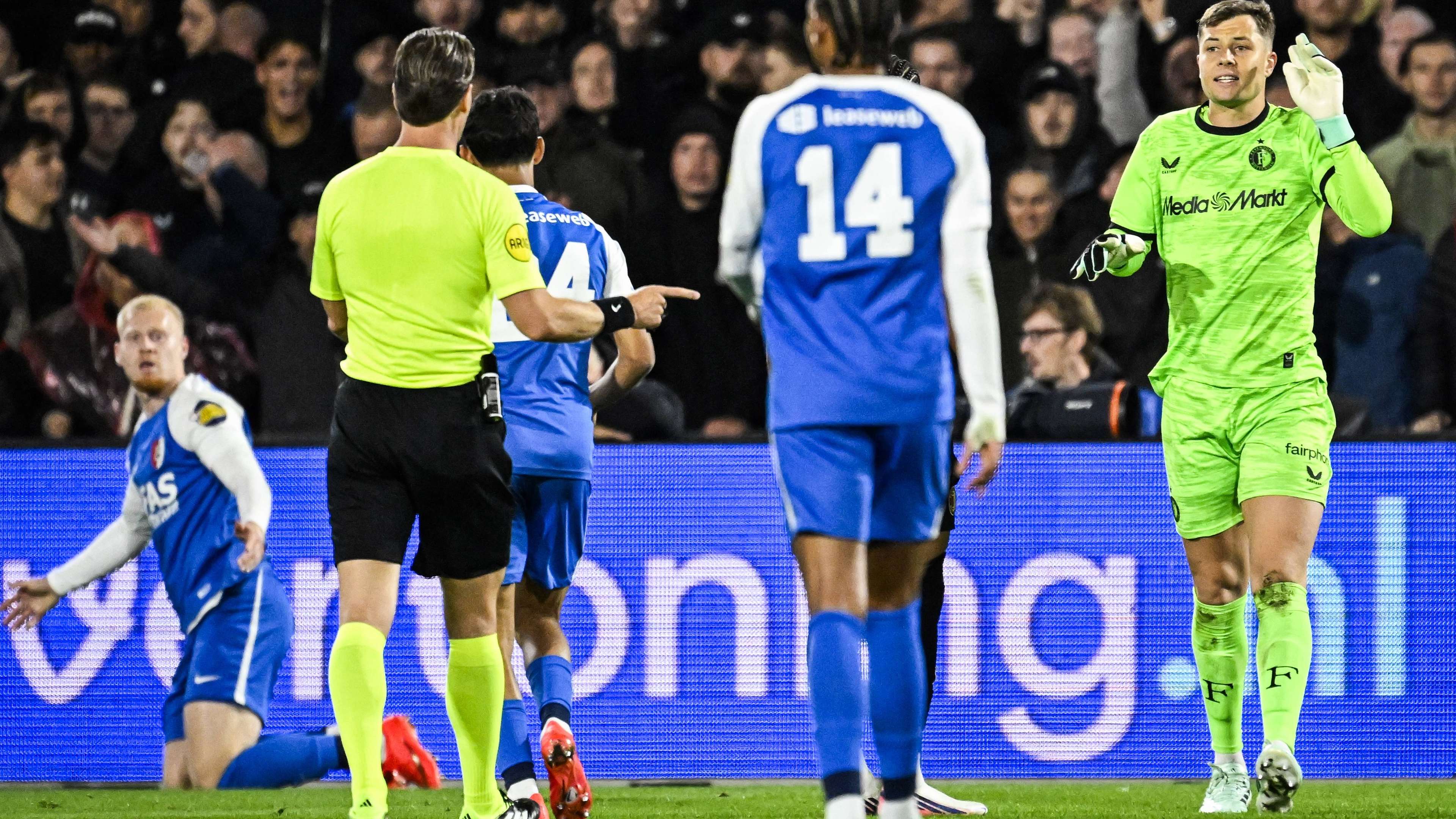 Does Danny Makkelie make a major blunder in Feyenoord v AZ? This is what the rules say  