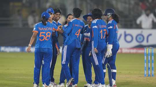 India swat aside Zimbabwe to seal T20I series  