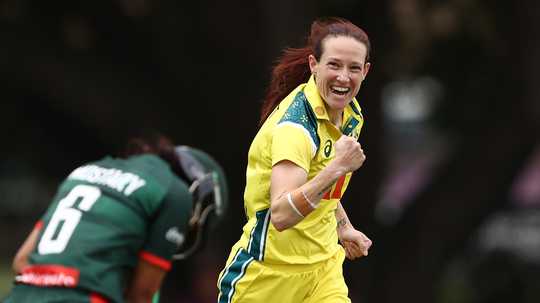 Schutt stars as Australia complete 3-0 sweep of Bangladesh  