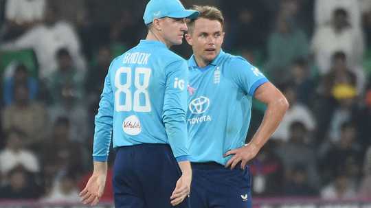 England 'gutted', but McCullum sees lessons in twin defeats  